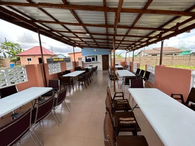 Oneworld Guesthouse & Events Centre Accra Buitenkant foto
